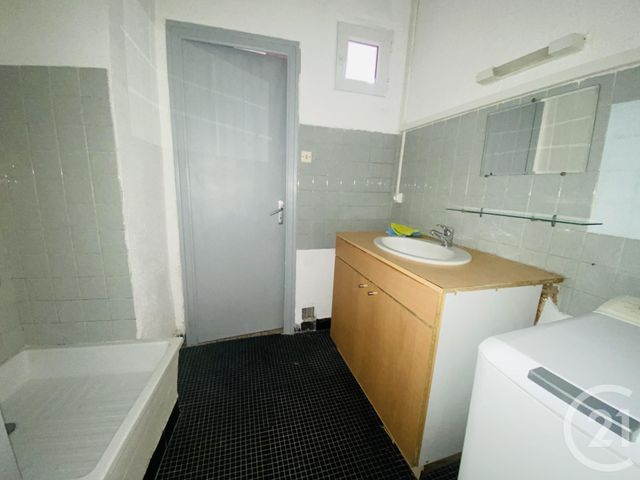 Appartement F3 à vendre - 3 pièces - 57.72 m2 - AUBENAS - 07 - RHONE-ALPES - Century 21 Agence Nogier Appartement F3 à vendre - 3 pièces - 57.72 m2 - AUBENAS - 07 - RHONE-ALPES - Century 21 Agence Nogier