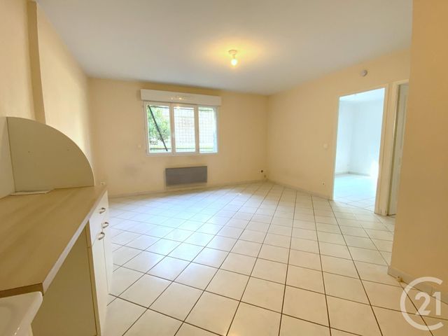 Appartement F3 à louer - 3 pièces - 45.9 m2 - AUBENAS - 07 - RHONE-ALPES - Century 21 Agence Nogier Appartement F3 à louer - 3 pièces - 45.9 m2 - AUBENAS - 07 - RHONE-ALPES - Century 21 Agence Nogier