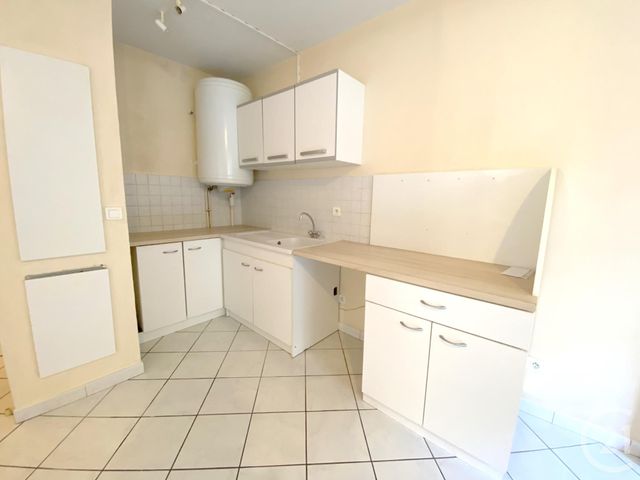 Appartement F3 à louer - 3 pièces - 45.9 m2 - AUBENAS - 07 - RHONE-ALPES - Century 21 Agence Nogier Appartement F3 à louer - 3 pièces - 45.9 m2 - AUBENAS - 07 - RHONE-ALPES - Century 21 Agence Nogier