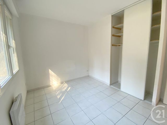 Appartement F3 à louer - 3 pièces - 45.9 m2 - AUBENAS - 07 - RHONE-ALPES - Century 21 Agence Nogier Appartement F3 à louer - 3 pièces - 45.9 m2 - AUBENAS - 07 - RHONE-ALPES - Century 21 Agence Nogier