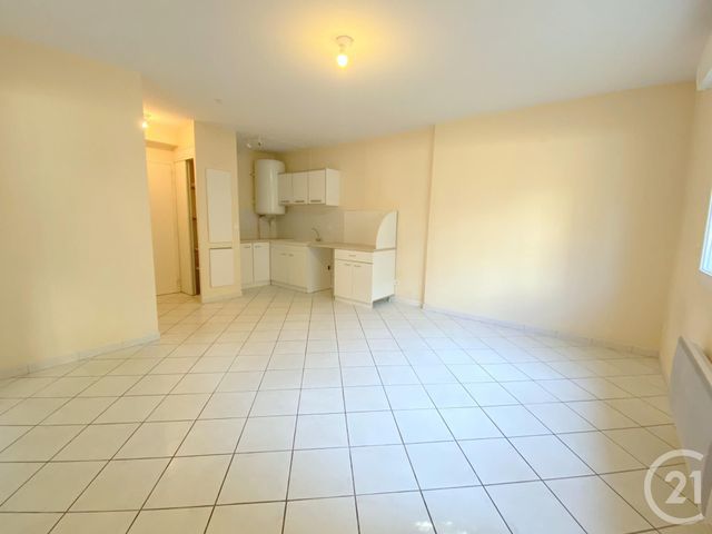 Appartement F3 à louer - 3 pièces - 45.9 m2 - AUBENAS - 07 - RHONE-ALPES - Century 21 Agence Nogier Appartement F3 à louer - 3 pièces - 45.9 m2 - AUBENAS - 07 - RHONE-ALPES - Century 21 Agence Nogier