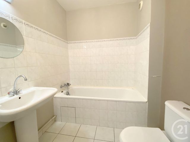 Appartement F3 à louer - 3 pièces - 45.9 m2 - AUBENAS - 07 - RHONE-ALPES - Century 21 Agence Nogier Appartement F3 à louer - 3 pièces - 45.9 m2 - AUBENAS - 07 - RHONE-ALPES - Century 21 Agence Nogier