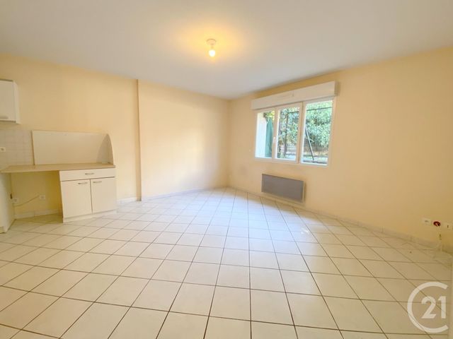 Appartement F3 à louer - 3 pièces - 45.9 m2 - AUBENAS - 07 - RHONE-ALPES - Century 21 Agence Nogier Appartement F3 à louer - 3 pièces - 45.9 m2 - AUBENAS - 07 - RHONE-ALPES - Century 21 Agence Nogier
