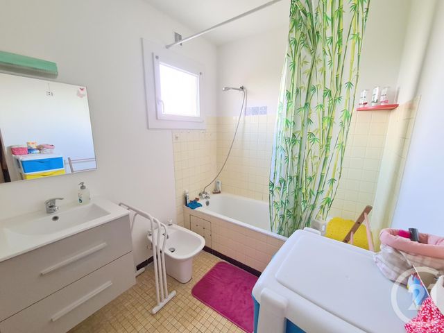 Appartement F5 à vendre - 5 pièces - 91.06 m2 - AUBENAS - 07 - RHONE-ALPES - Century 21 Agence Nogier Appartement F5 à vendre - 5 pièces - 91.06 m2 - AUBENAS - 07 - RHONE-ALPES - Century 21 Agence Nogier