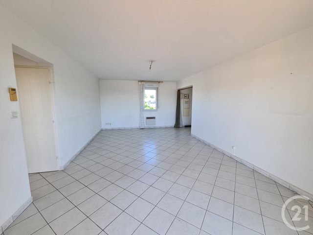 Afficher la photo en grand Appartement F4 à vendre - 5 pièces - 84.97 m2 - AUBENAS - 07 - RHONE-ALPES - Century 21 Agence Nogier