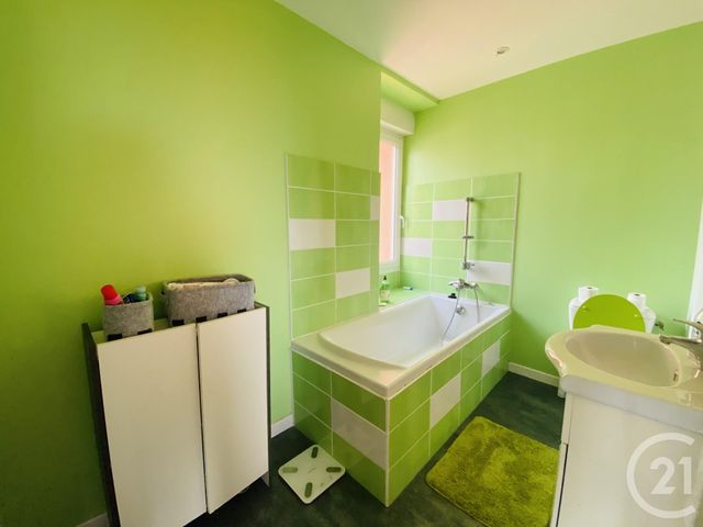 Afficher la photo en grand Appartement F3 à vendre - 3 pièces - 77.74 m2 - AUBENAS - 07 - RHONE-ALPES - Century 21 Agence Nogier