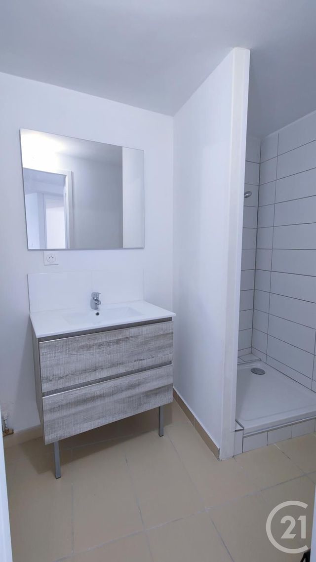 Afficher la photo en grand Appartement F3 à louer - 3 pièces - 100.8 m2 - VALS LES BAINS - 07 - RHONE-ALPES - Century 21 Agence Nogier